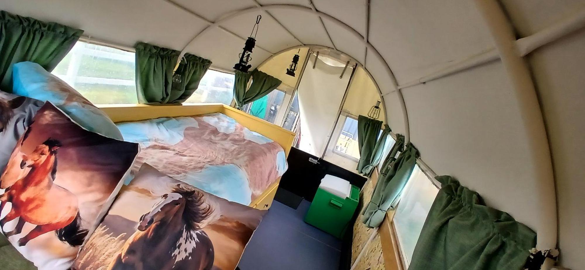 De Huifkar, Trekkershut Bij Sneek Hotel Hommerts Екстериор снимка